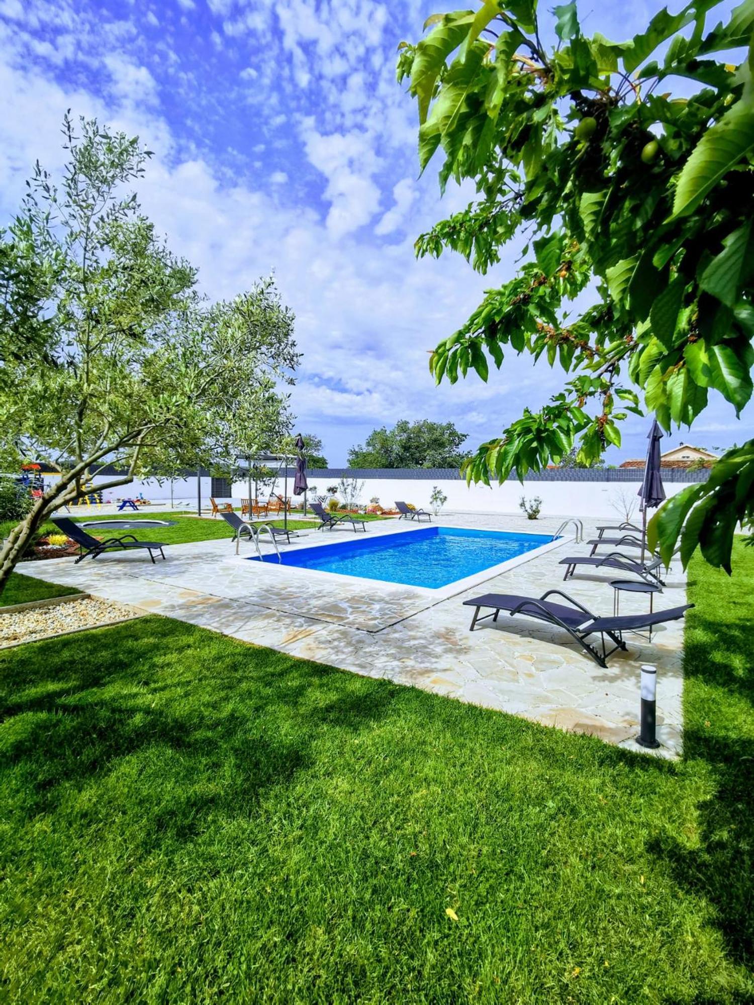 Holiday Home Aprilis With Pool, Jacuzzi And Sauna Galovac  Eksteriør billede