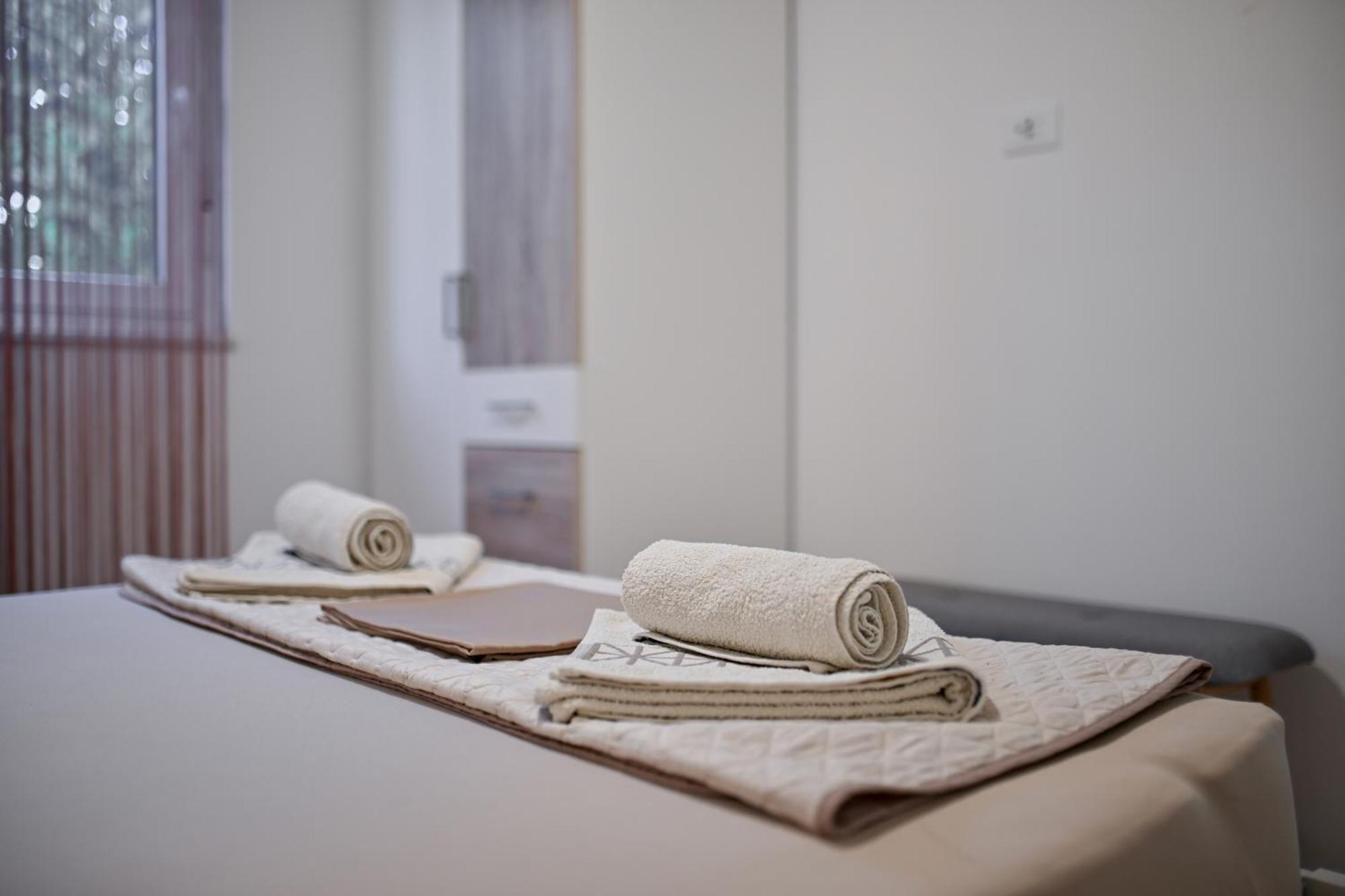 Holiday Home Aprilis With Pool, Jacuzzi And Sauna Galovac  Eksteriør billede