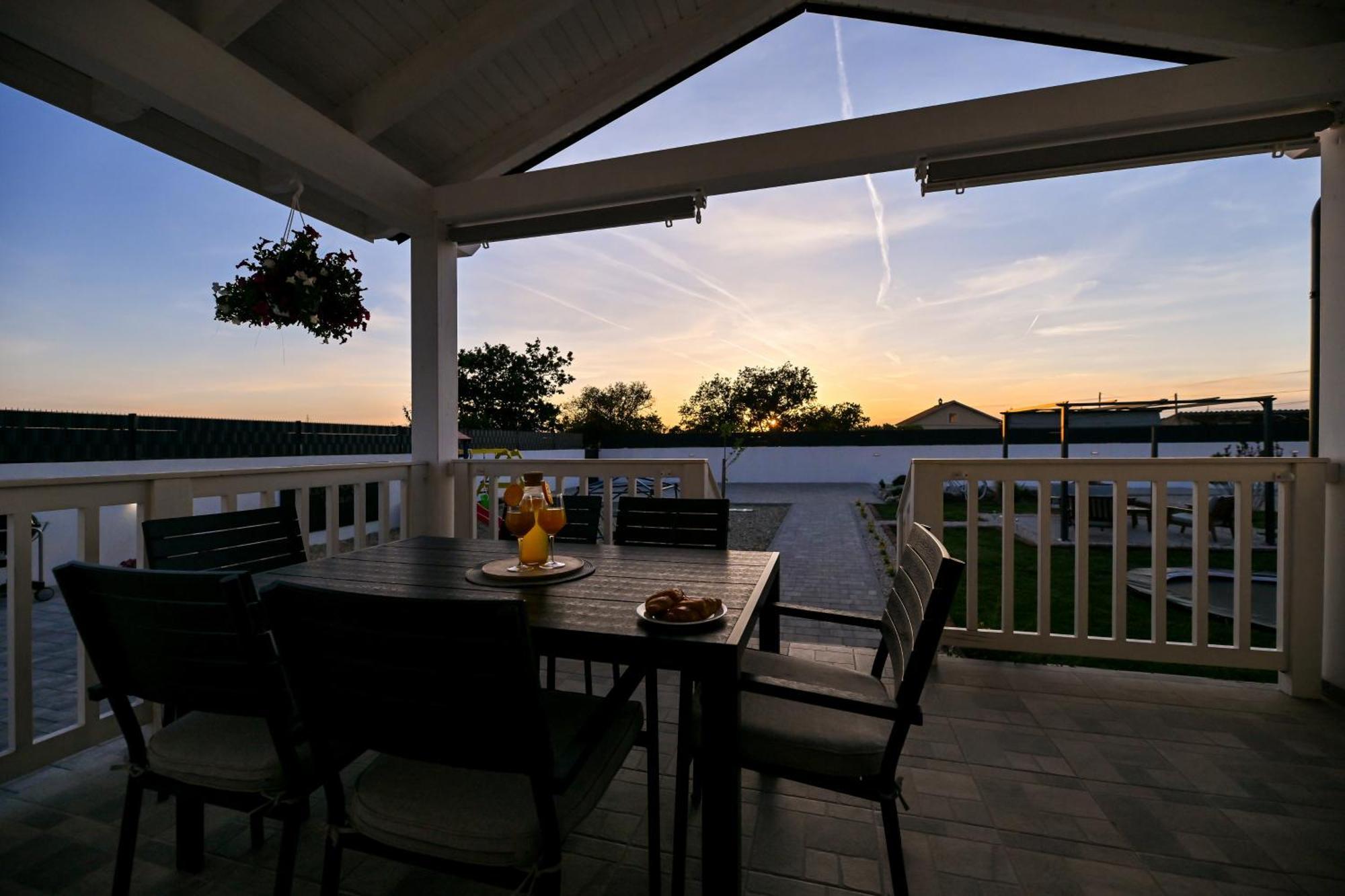Holiday Home Aprilis With Pool, Jacuzzi And Sauna Galovac  Eksteriør billede
