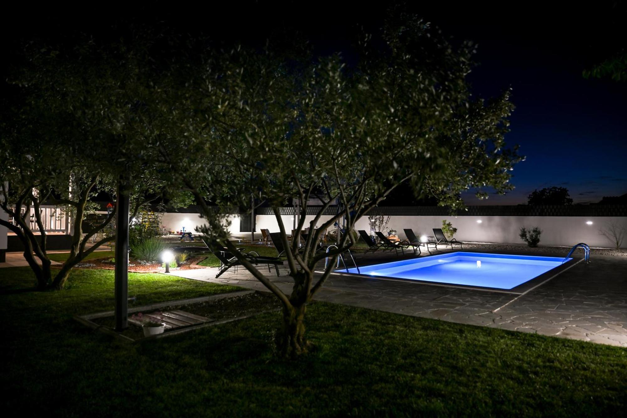 Holiday Home Aprilis With Pool, Jacuzzi And Sauna Galovac  Eksteriør billede