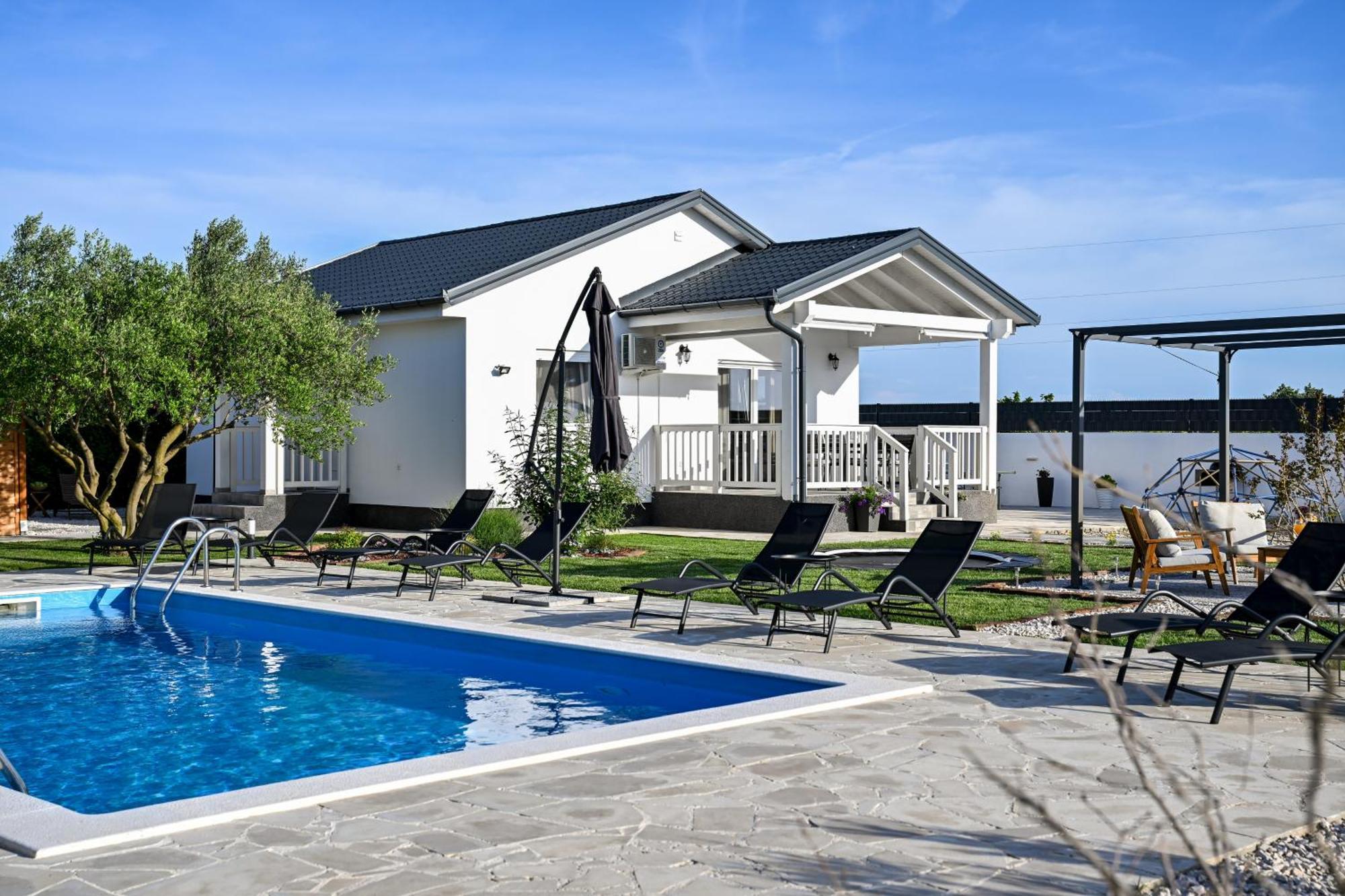 Holiday Home Aprilis With Pool, Jacuzzi And Sauna Galovac  Eksteriør billede