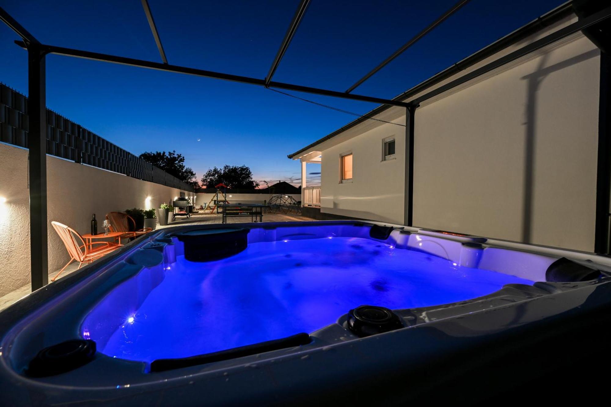 Holiday Home Aprilis With Pool, Jacuzzi And Sauna Galovac  Eksteriør billede