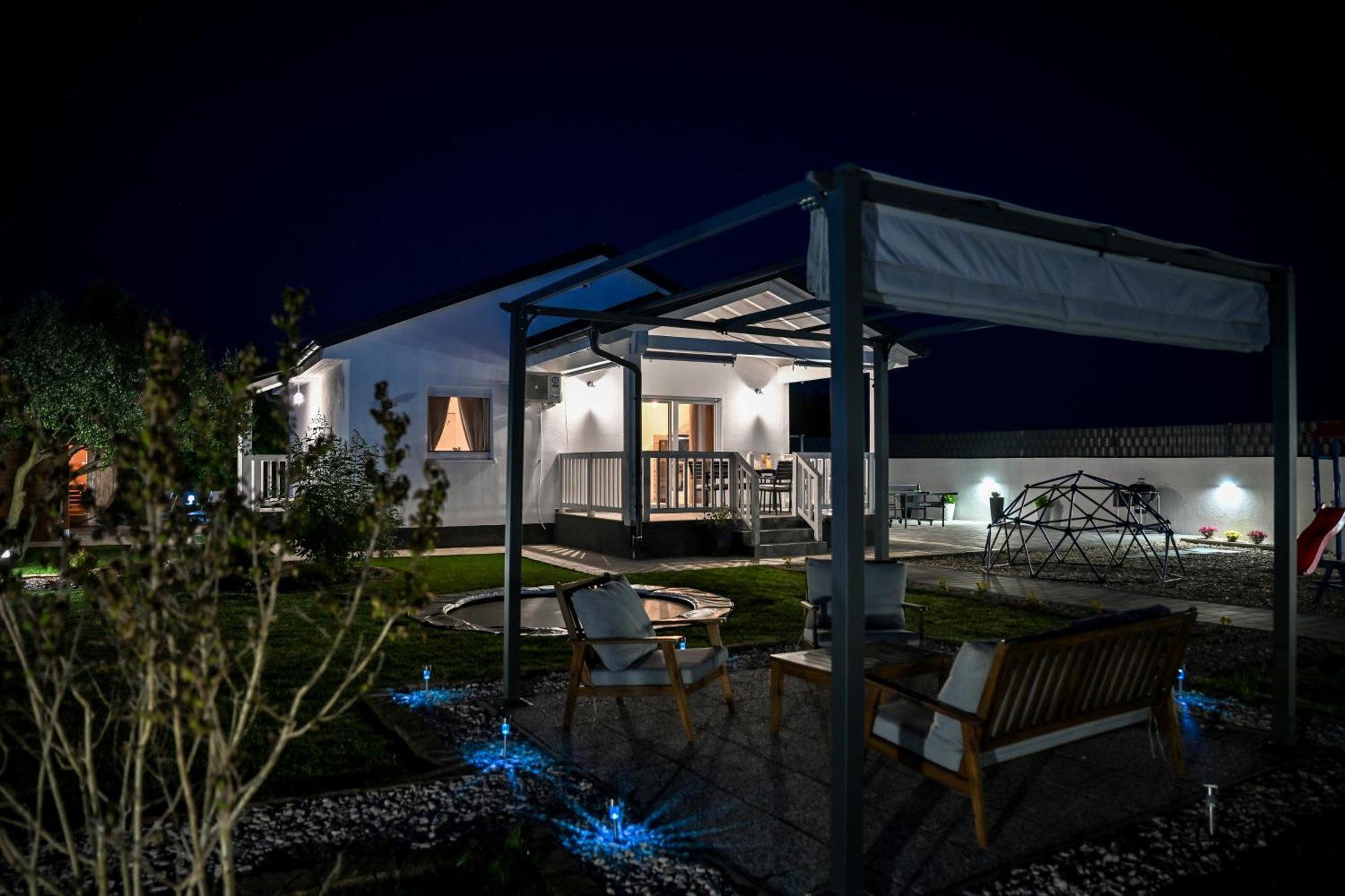 Holiday Home Aprilis With Pool, Jacuzzi And Sauna Galovac  Eksteriør billede