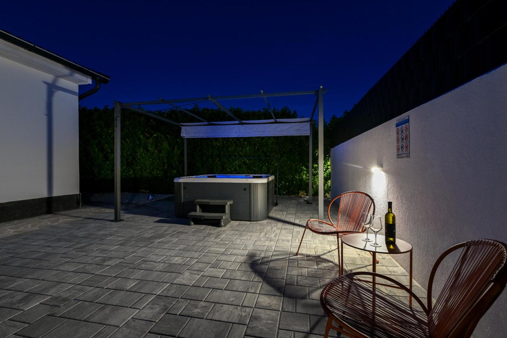 Holiday Home Aprilis With Pool, Jacuzzi And Sauna Galovac  Eksteriør billede