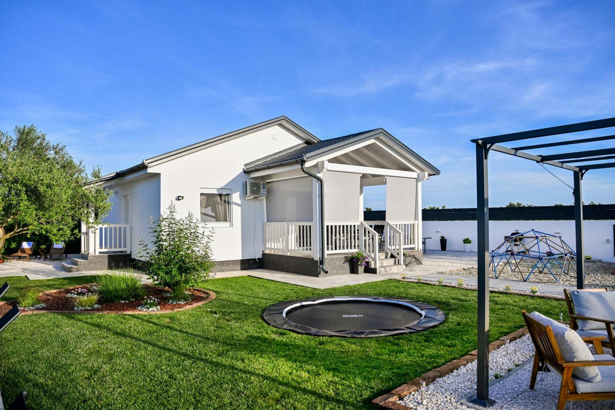 Holiday Home Aprilis With Pool, Jacuzzi And Sauna Galovac  Eksteriør billede