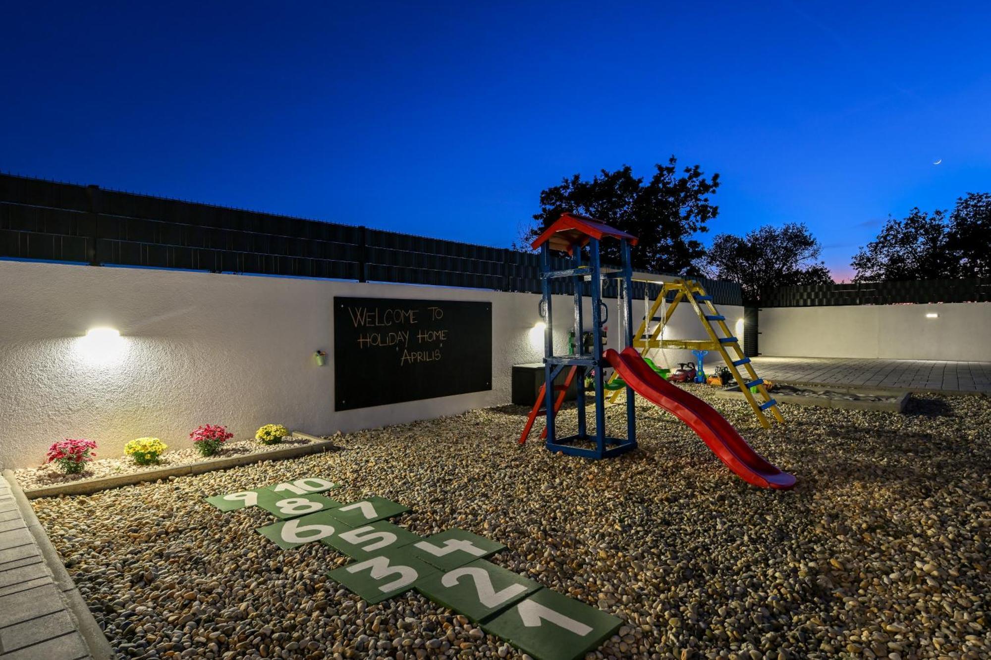 Holiday Home Aprilis With Pool, Jacuzzi And Sauna Galovac  Eksteriør billede