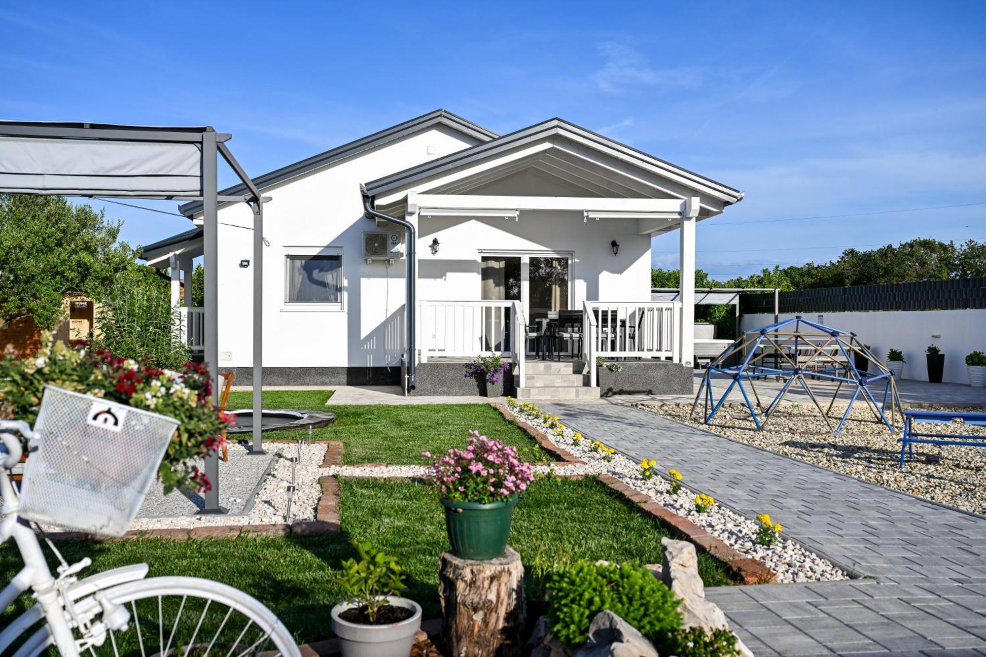 Holiday Home Aprilis With Pool, Jacuzzi And Sauna Galovac  Eksteriør billede
